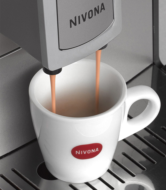 Manespresso-Nivona-530-edelstahl-front-detail-kaffee