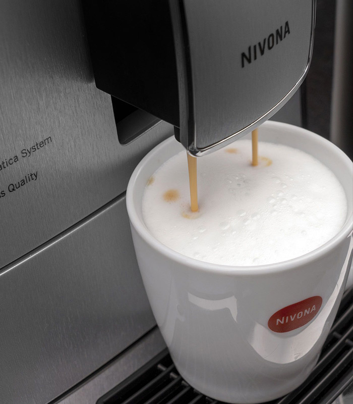 Manespresso-Nivona-769-silber-chrom-detail-kaffee-top
