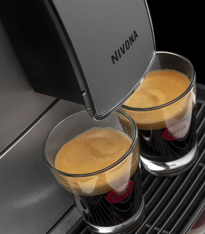 Manespresso-Nivona-769-silber-chrom-detail-kaffeetassen