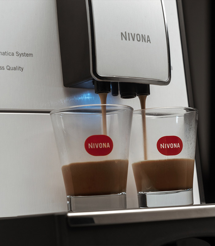Manespresso-Nivona-779-white-line-chrom-coffee