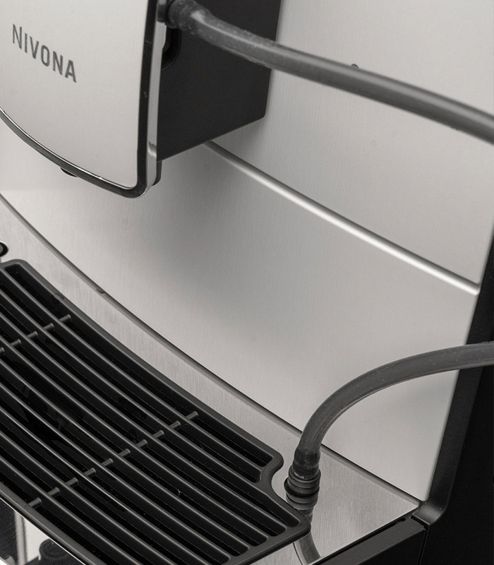 Manespresso-Nivona-779-white-line-chrom-front-detail-schlauch